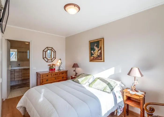 Le Hoc-1 By Interhome * דוביל